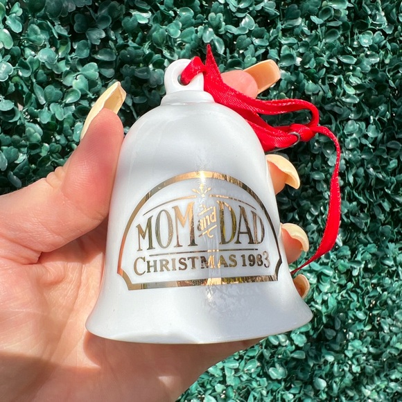 Vintage Hallmark 1983 Mom and Dad Christmas ornament - Picture 5 of 6